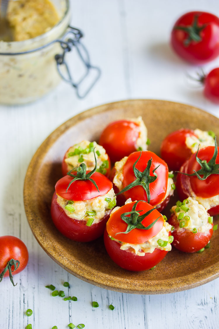 Tomates cerises garnies pour l'apéritif 