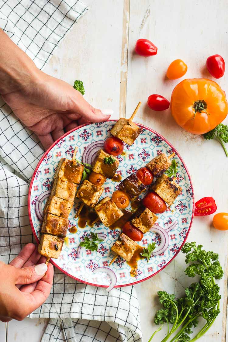 Brochettes de Tofu Mariné et Légumes Grillés - Recette Plat Principal –  Prana Foods
