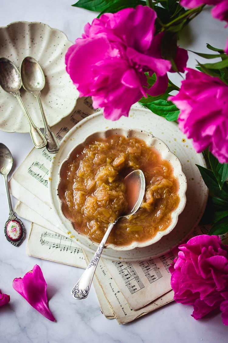 Compote à la rhubarbe et à la vanille