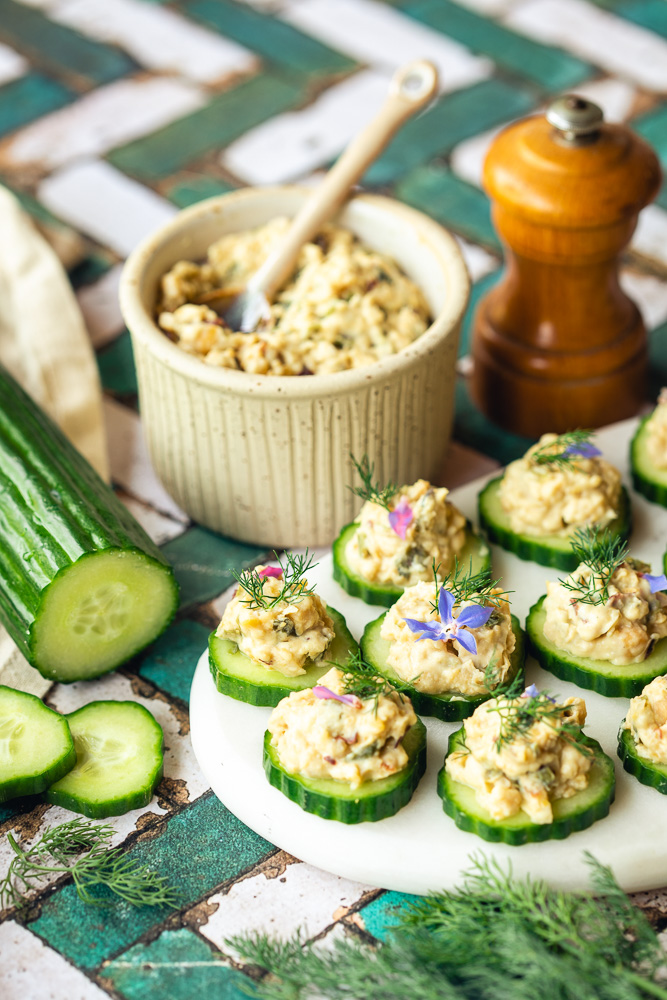 Concombre et tartinade de pois chiches aux algues