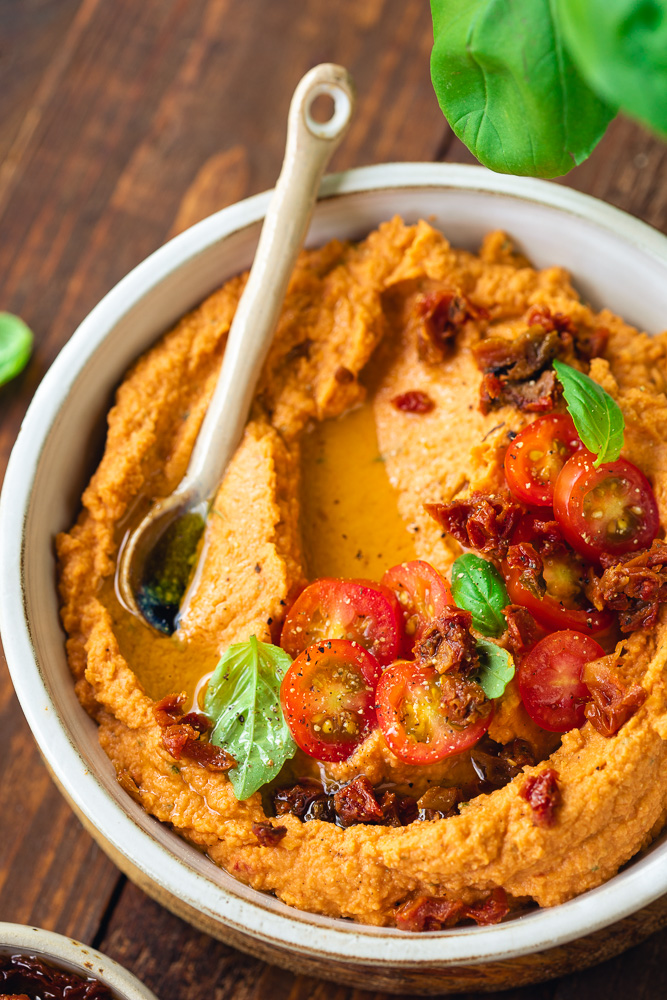 Houmous tomates confites et basilic