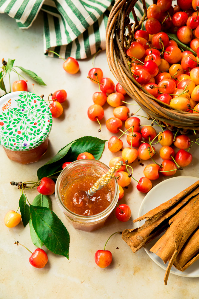 Confiture de cerises à la cannelle